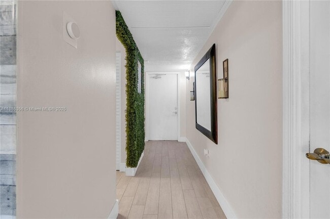 Building Photo - 9410 Poinciana Pl