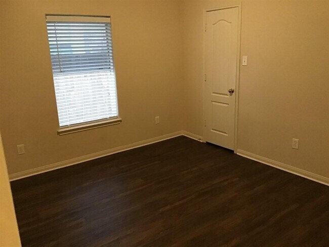 Building Photo - 1830 Arrowhead Ct