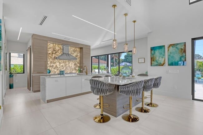 Building Photo - 1161 Pine Point Rd