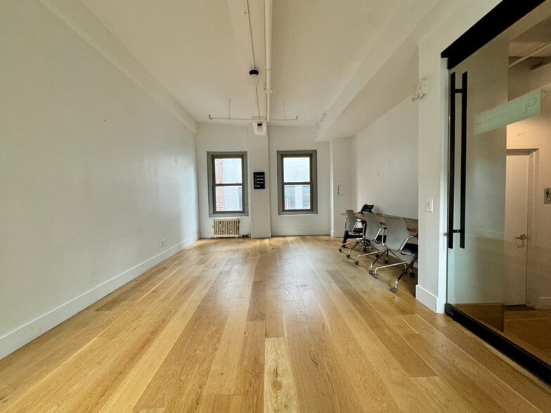 Primary Photo - 5 W 37th St