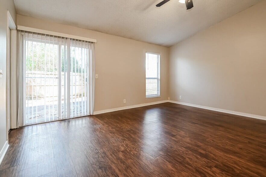 Building Photo - 11152 Cloverhill Cir W