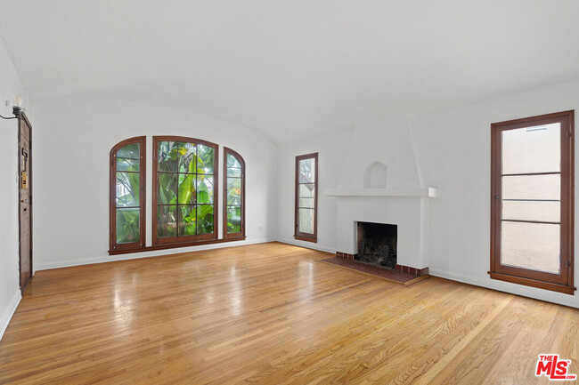 Primary Photo - 1150 Grant Ave