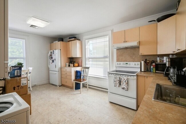 Building Photo - 94 Park St