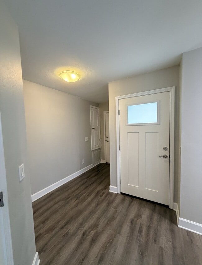Building Photo - 7738 Lola Cir