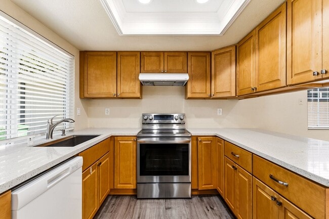 Building Photo - Union City 4-Bed, 2-Bath w/ 2-Car Garage & Vaulted Ceilings