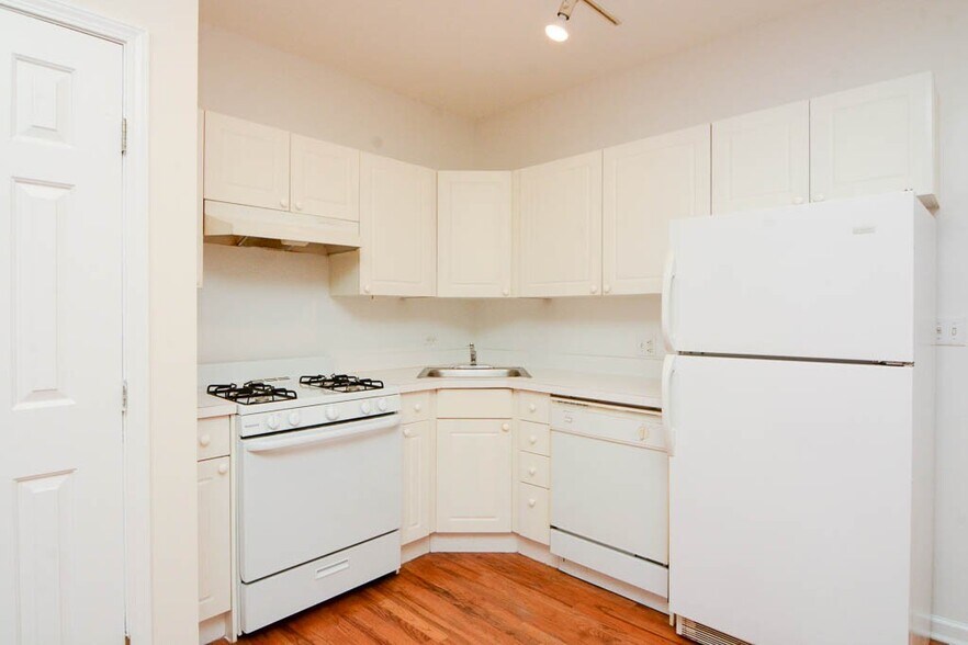 Building Photo - 911 W Dakin St