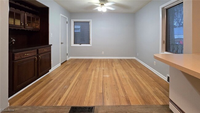 Building Photo - 70 Sunnycliff Dr