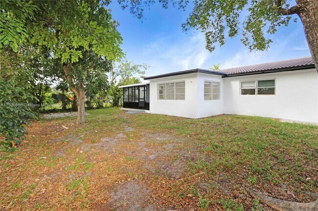 Building Photo - 610 NW 38th Ct
