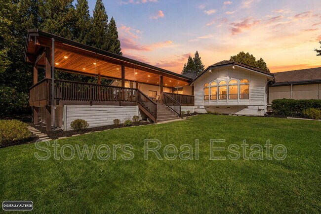 Building Photo - 1121 Douglas Ct