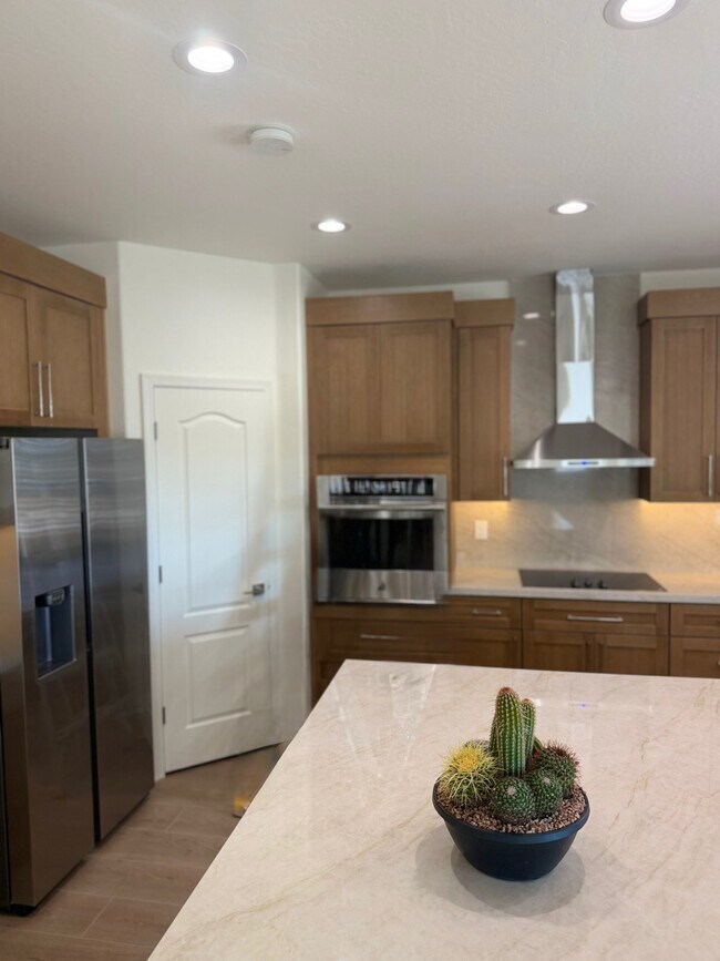 Building Photo - 2741 E Quiet Hollow Ln