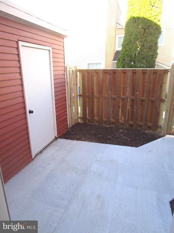 Building Photo - 7291 Coachlight Ct