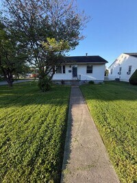 Building Photo - 3200 Edgewood Dr