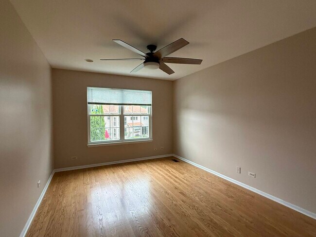 Building Photo - 991 Sweetflower Dr