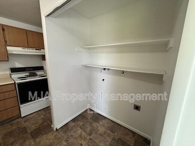 Building Photo - 4642 S Arlington Park Dr