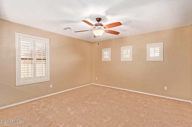 Building Photo - Eagle Glen Cul-de-sac Beauty