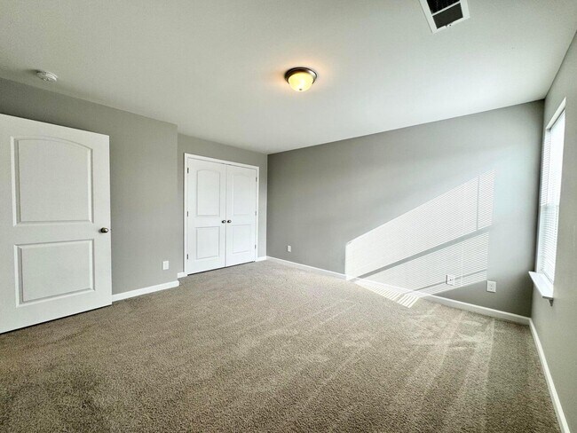 Building Photo - 204 Candy Apple Ln