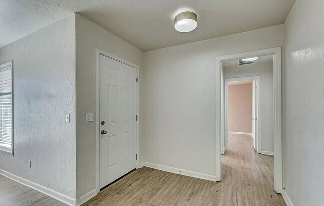 Building Photo - WELCOME HOME FOR THE HOLIDAYS