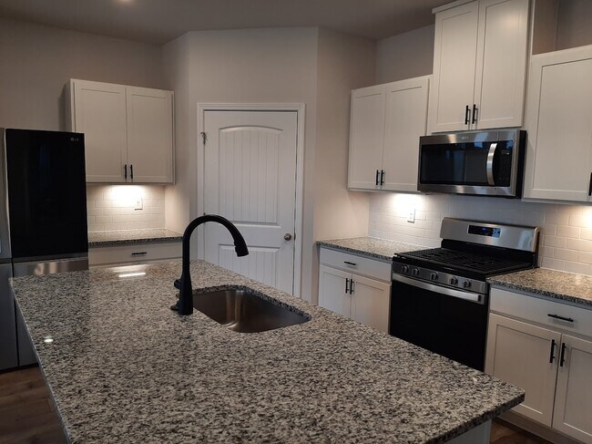 Building Photo - 3085 White Hbr Dr