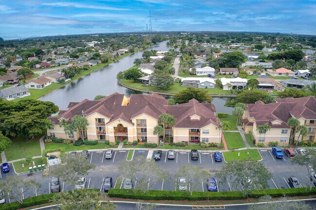 Building Photo - 7640 Westwood Dr