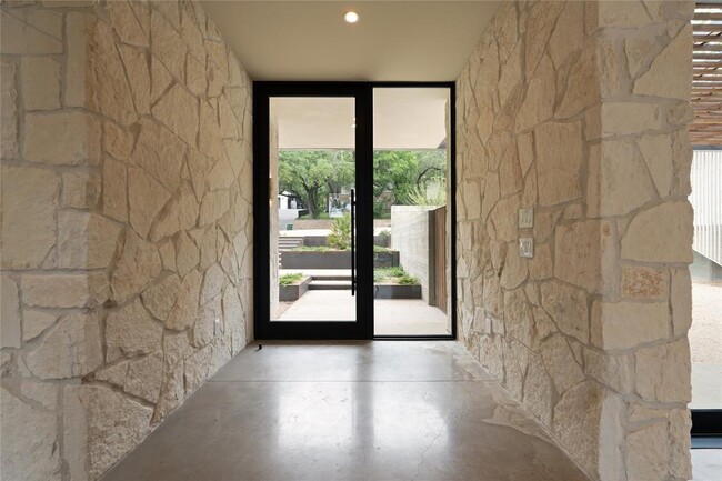 Building Photo - 4705 Balcones Dr