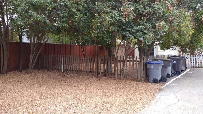 Building Photo - 1051 Boranda Ave