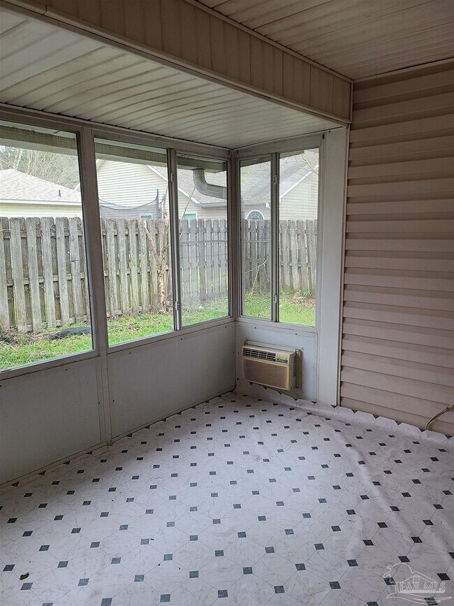 Building Photo - 112 Mirabelle Cir