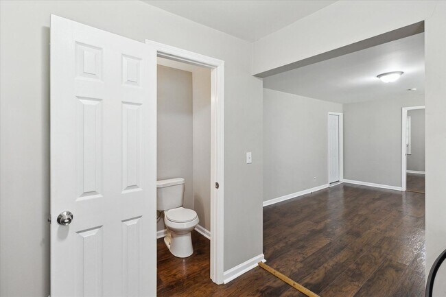 Building Photo - 1608