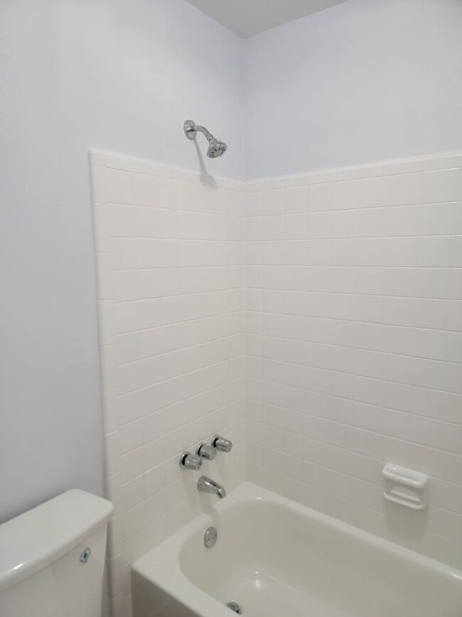 Building Photo - Three bedroom duplex!