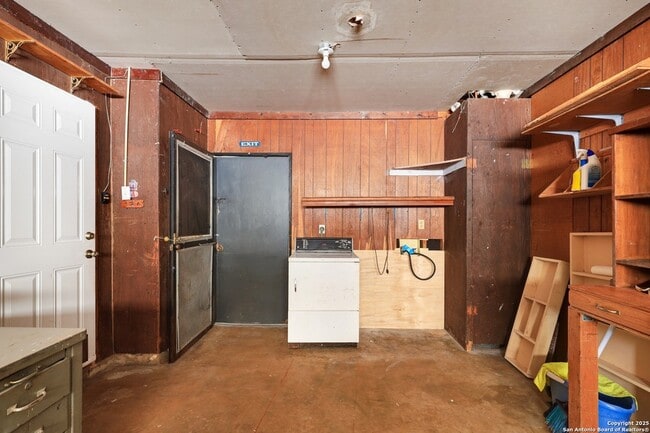 Building Photo - 166 Meadow Trail Dr