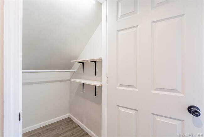 Building Photo - 31 Willetts Ave