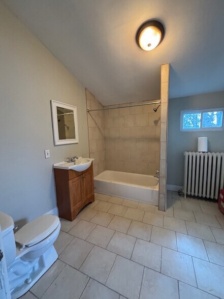 Building Photo - 8 Cherry St