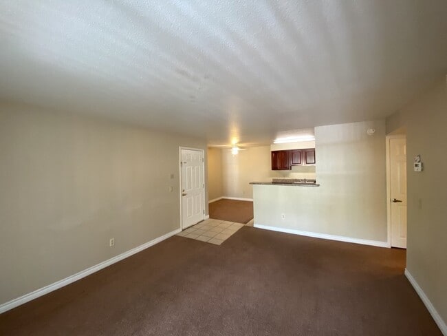 Building Photo - 3 Bedroom 2 bath condo located on second floor.