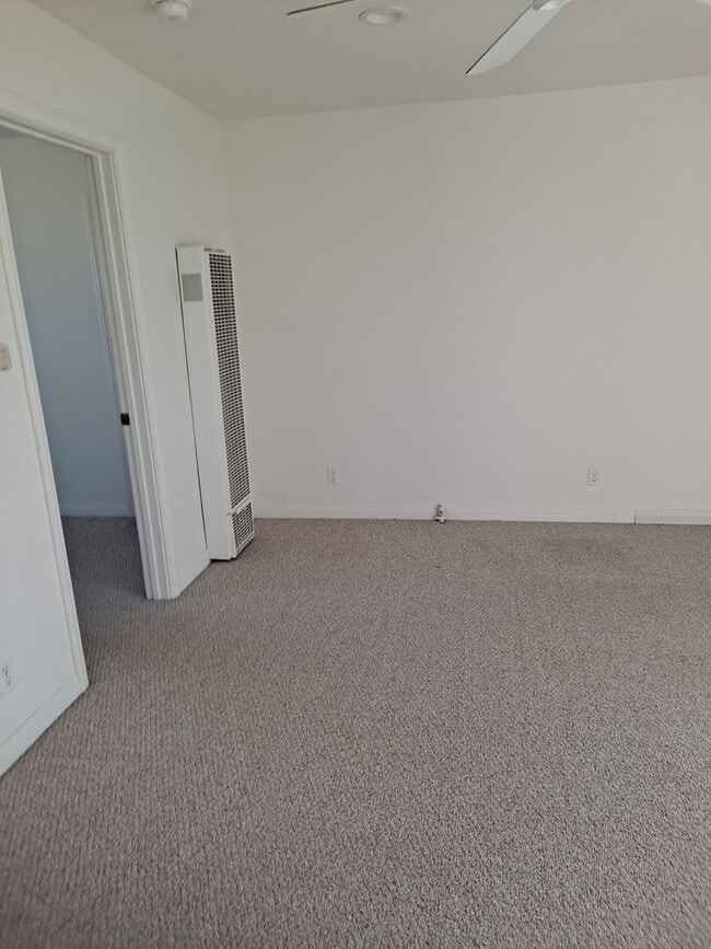 Building Photo - TORRANCE 1 BDRM APT FOR LEASE!