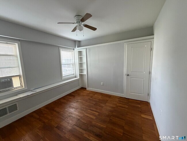 Building Photo - 230 Farmington Ave