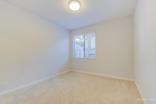 Building Photo - 465 35th Ave