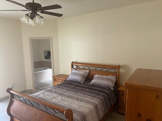 Building Photo - 2902 Quasar Dr