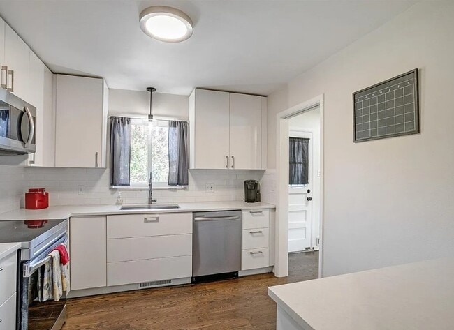 Building Photo - 2090 S Wolff St