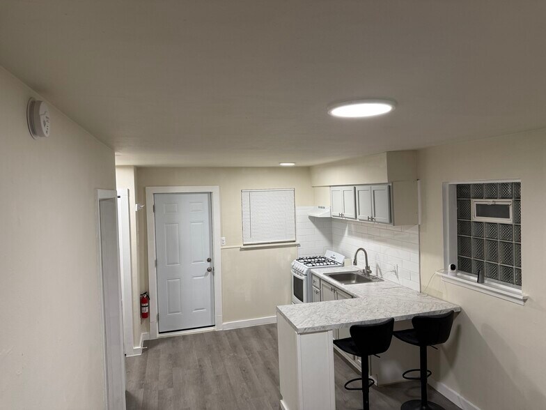 Building Photo - 49 Hill St