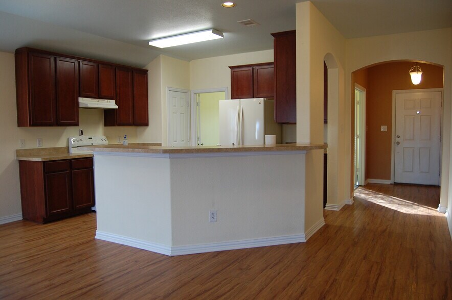 Building Photo - 706 Cedar Cove Dr