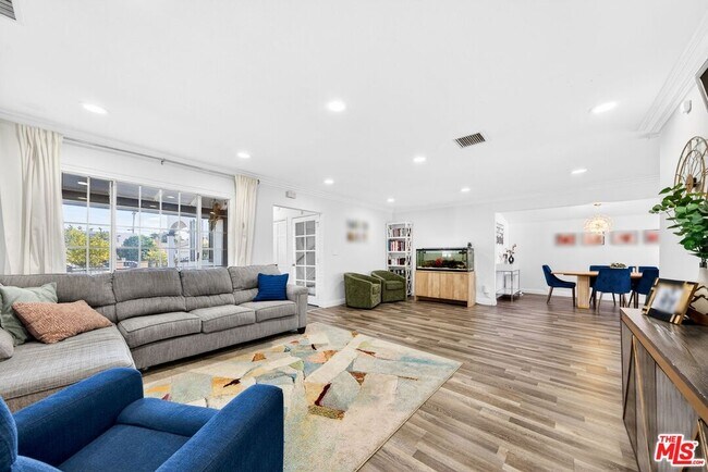 Building Photo - 6257 Bluebell Ave