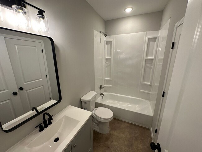 Building Photo - 873 Decatur St