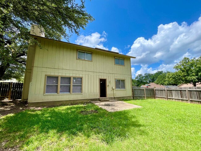 Building Photo - EXEMPLARY ROUND ROCK ISD - NO CARPET - FAN...