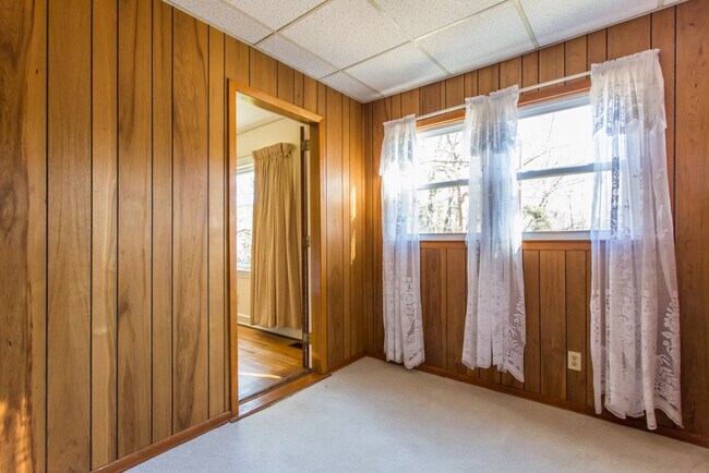 Building Photo - 2457 Jefferson Terrace