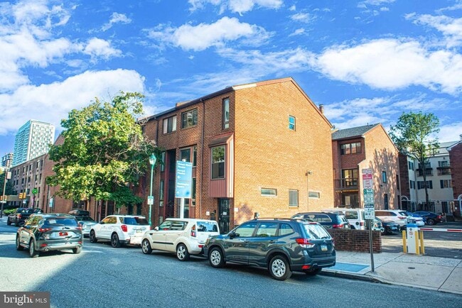 Building Photo - 906 Locust St