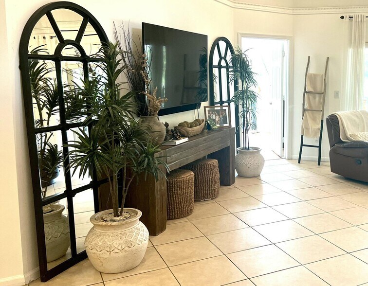 Building Photo - 10614 Lake Shore Dr