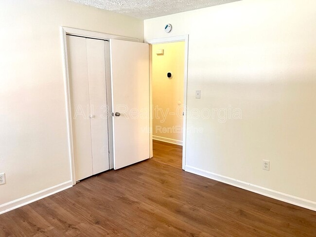 Building Photo - 135 Meadowbrook Ct