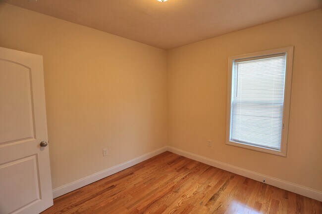 Building Photo - 62 Lincoln St