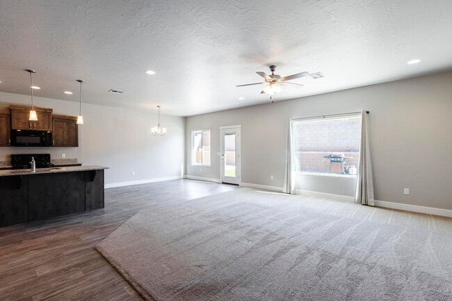Building Photo - 3338 E Crimson Ridge Dr