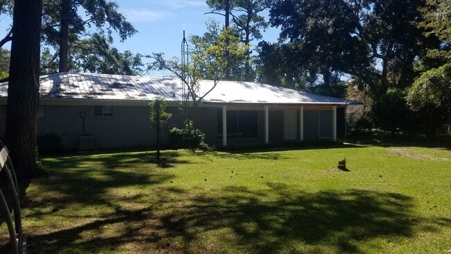 Building Photo - 6220 Ridge Rd