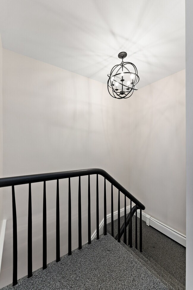 Building Photo - 350 Chestnut St